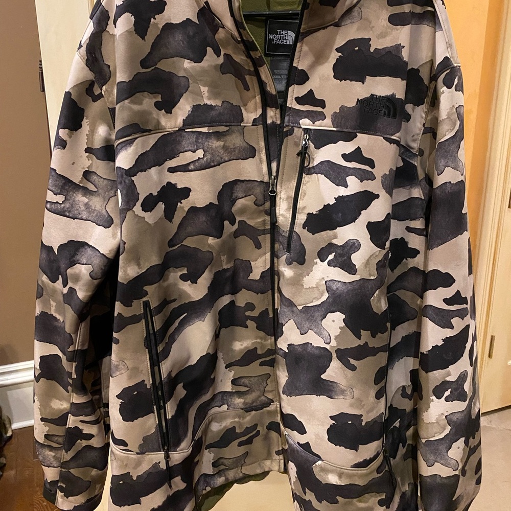 Big and Tall Men’s NORTH FACE Jacket like new condition
